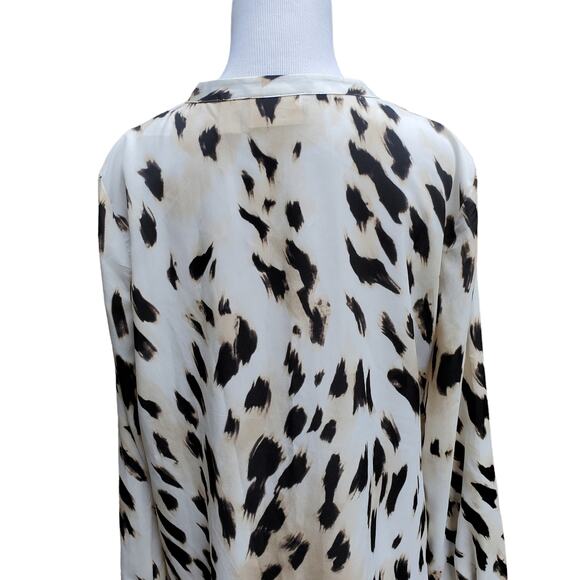 Chico's Sz 1 Brown White Animal Print Asymmetric Hem V-neck Top Sz M / 8 - Picture 8 of 10